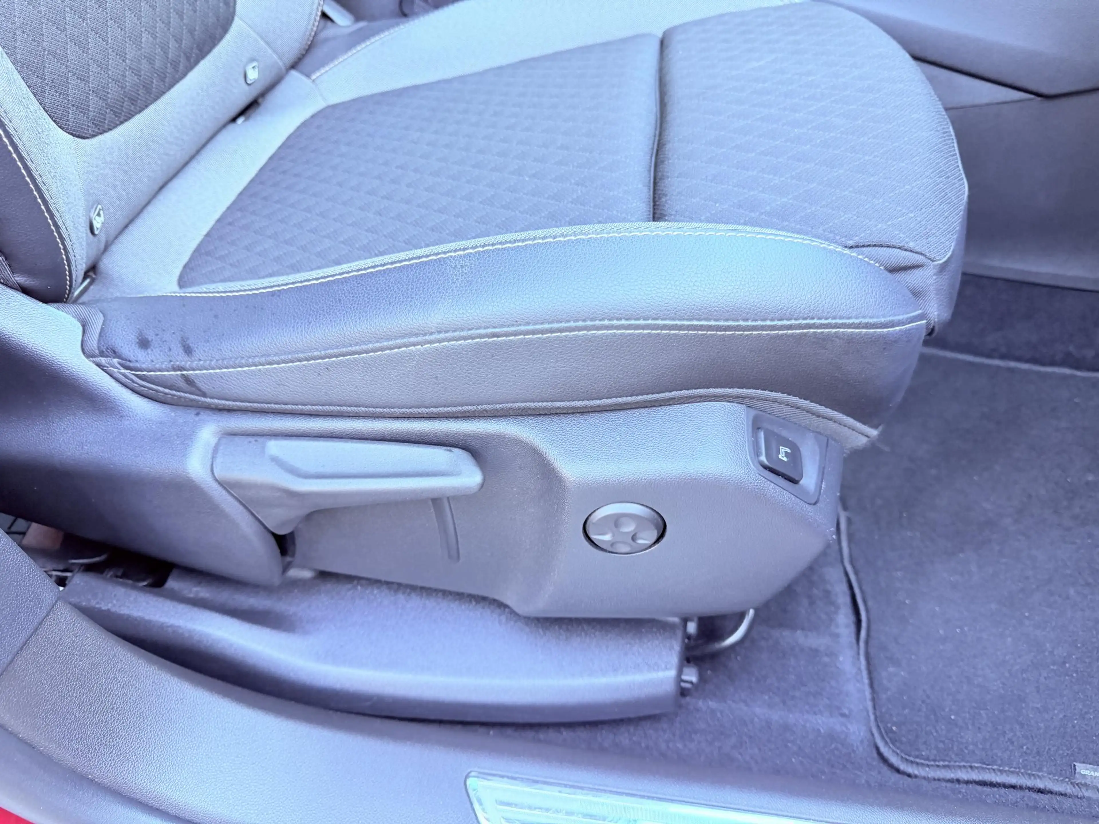 Opel Grandland X 1.2 Turbo Ultimate — photo 19