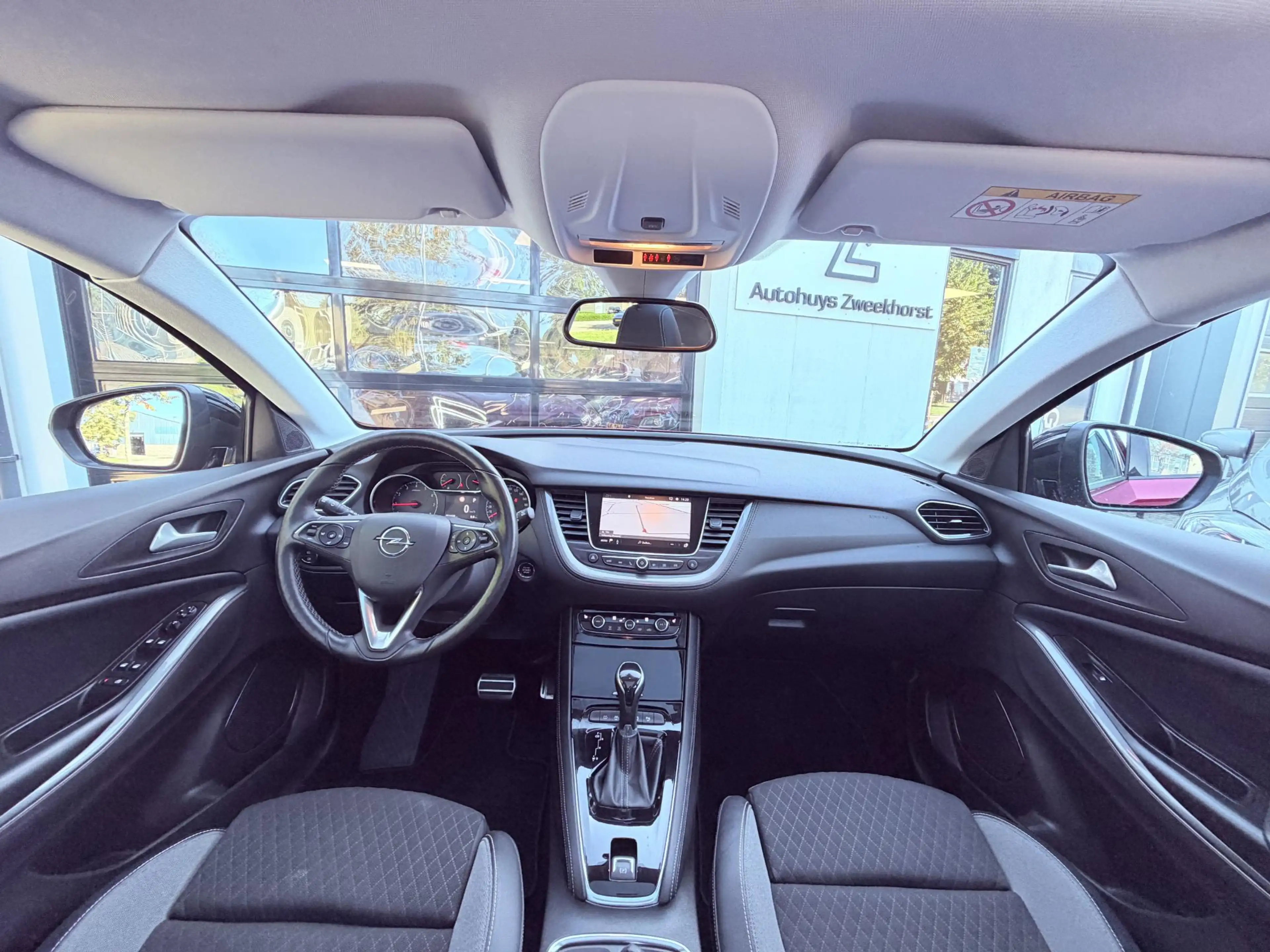 Opel Grandland X 1.2 Turbo Ultimate — photo 18