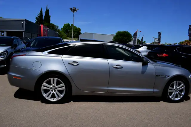 Jaguar XJ view 12
