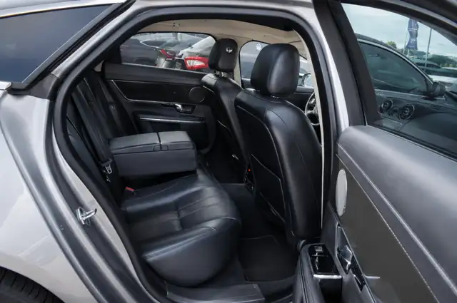 Jaguar XJ view 7