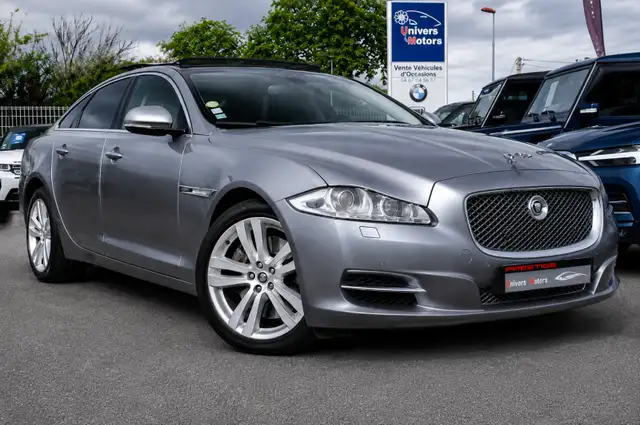 Jaguar XJ view 17
