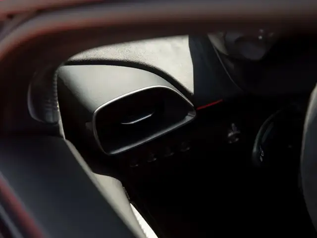 McLaren Artura Artura / MSO Helios Orange / Carbon int. / B&W Ansicht 20