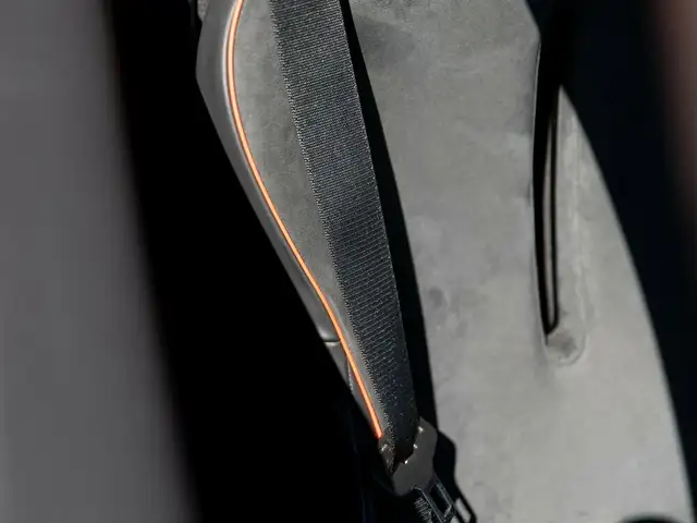 McLaren Artura Artura / MSO Helios Orange / Carbon int. / B&W Ansicht 18