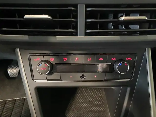 Volkswagen Polo view 11