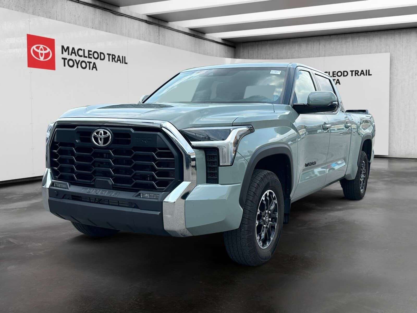 2025 Toyota Tundra SR5 CrewMax TRD Off Road 6,5 ft | One Owner | AB C