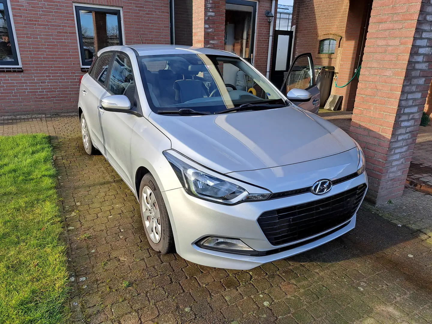 Hyundai i20 i20 1.0 T-GDI i-Drive C. Zilver - 2