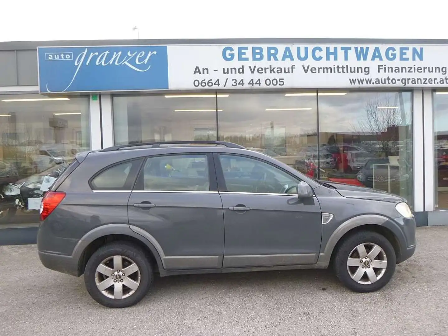 Chevrolet Captiva LS 2,0 VCDi 2WD Silber - 1