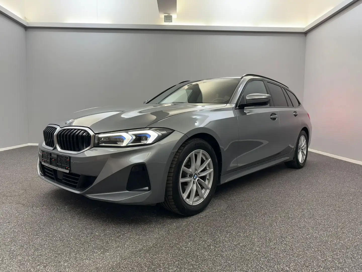 BMW 318 d Touring SHADOW*ACC*H&K*SHZ*PANO*WIDE*KAM Grau - 1
