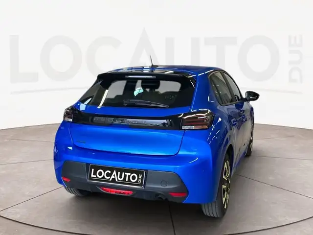 Peugeot 208 view 4