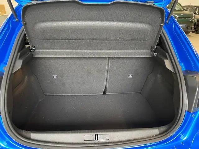 Peugeot 208 view 9