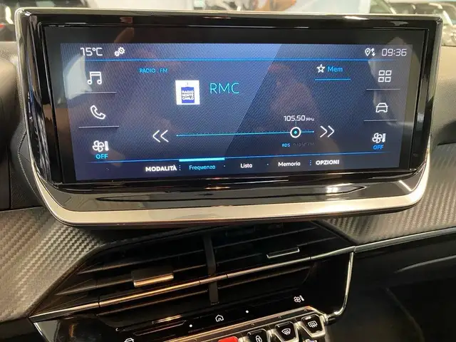 Peugeot 208 view 10