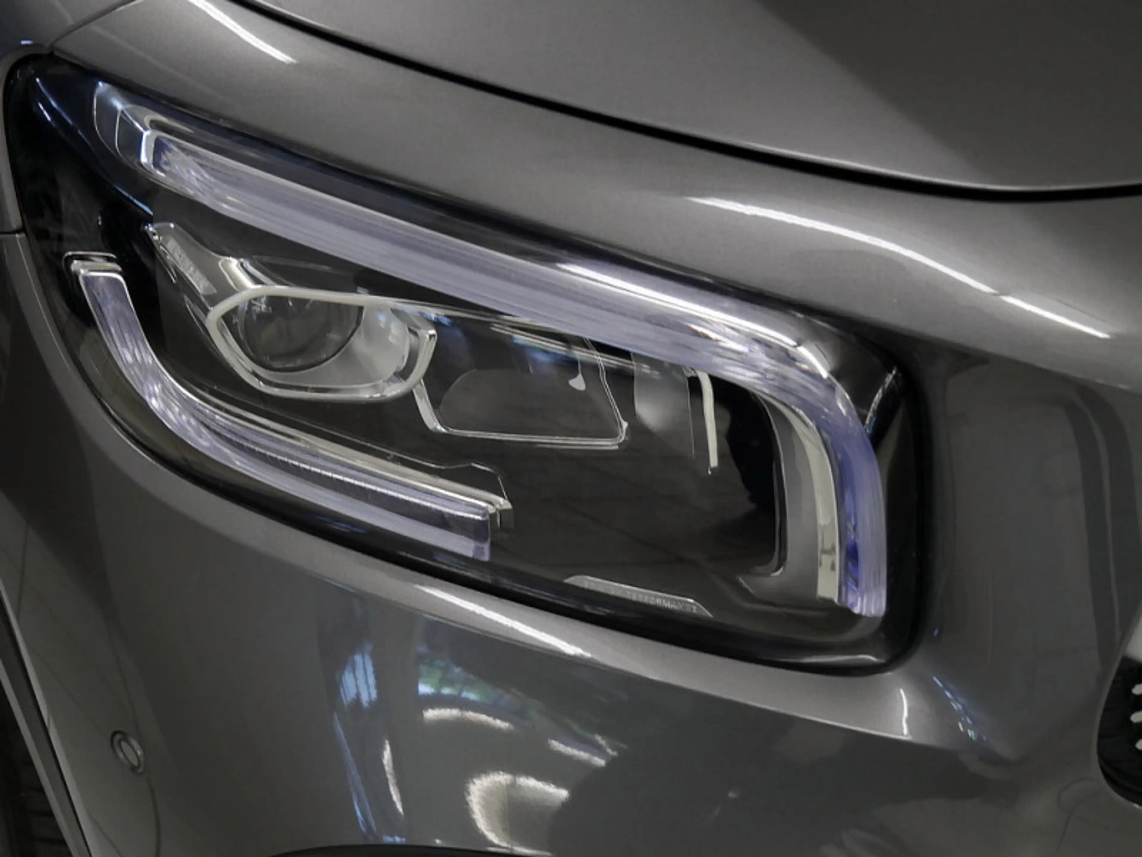 Mercedes-Benz GLB 200 d AMG PREMIUM AHK KAMERA SPUR PDC SHZ — photo 11