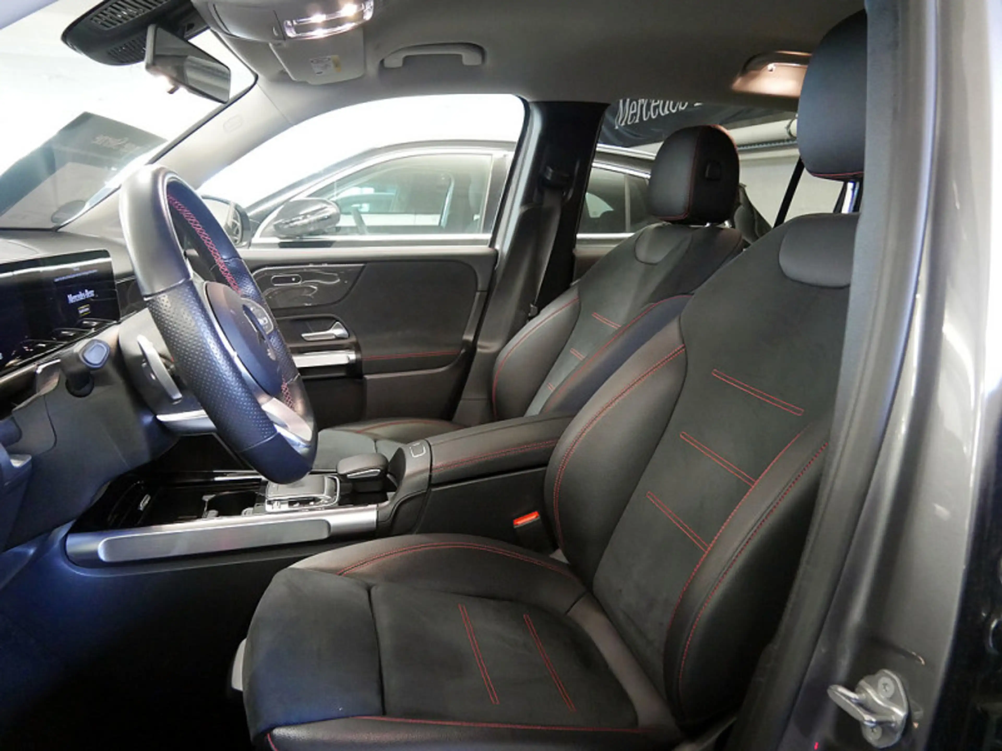 Mercedes-Benz GLB 200 d AMG PREMIUM AHK KAMERA SPUR PDC SHZ — photo 14