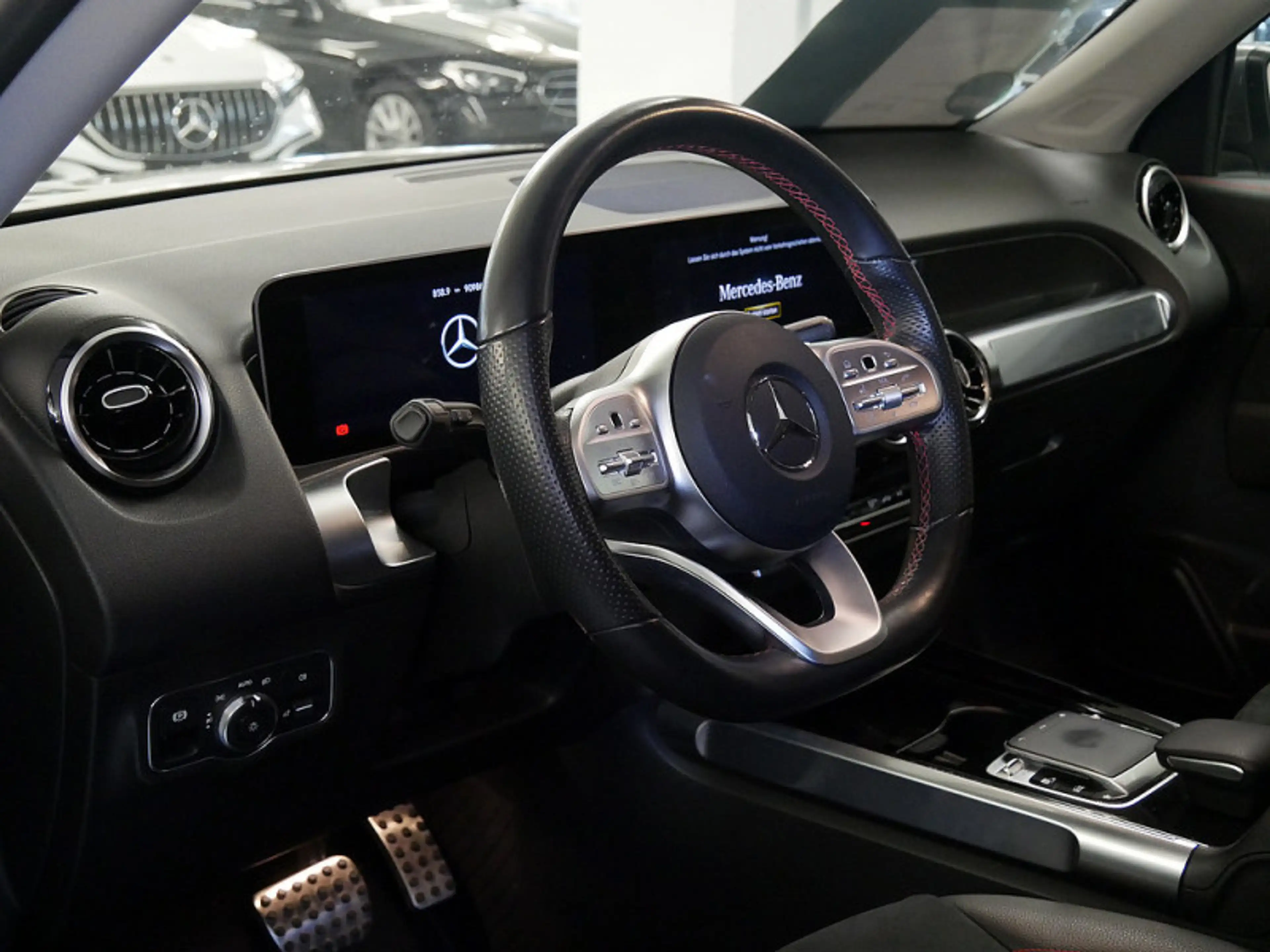 Mercedes-Benz GLB 200 d AMG PREMIUM AHK KAMERA SPUR PDC SHZ — photo 12