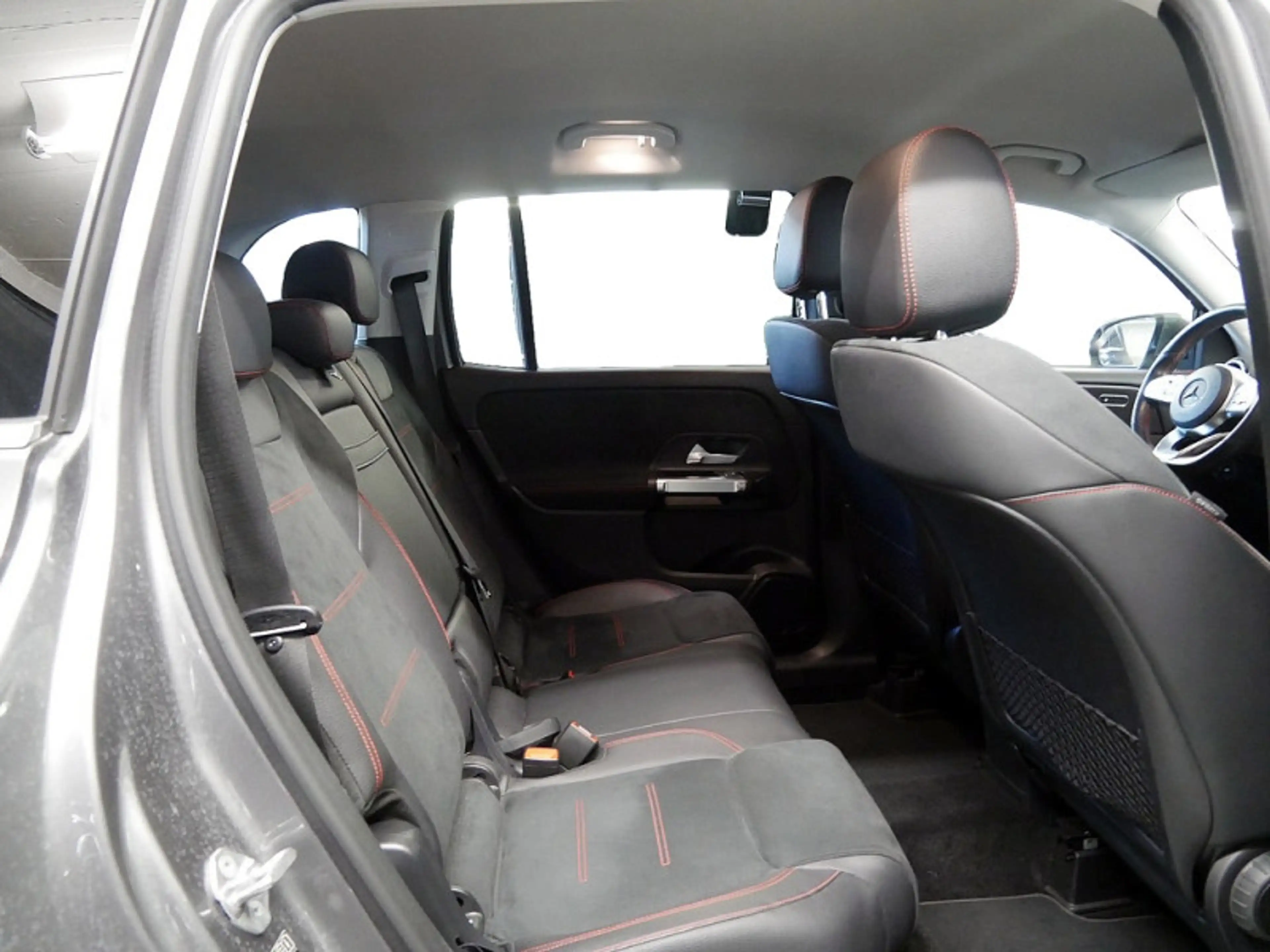 Mercedes-Benz GLB 200 d AMG PREMIUM AHK KAMERA SPUR PDC SHZ — photo 7