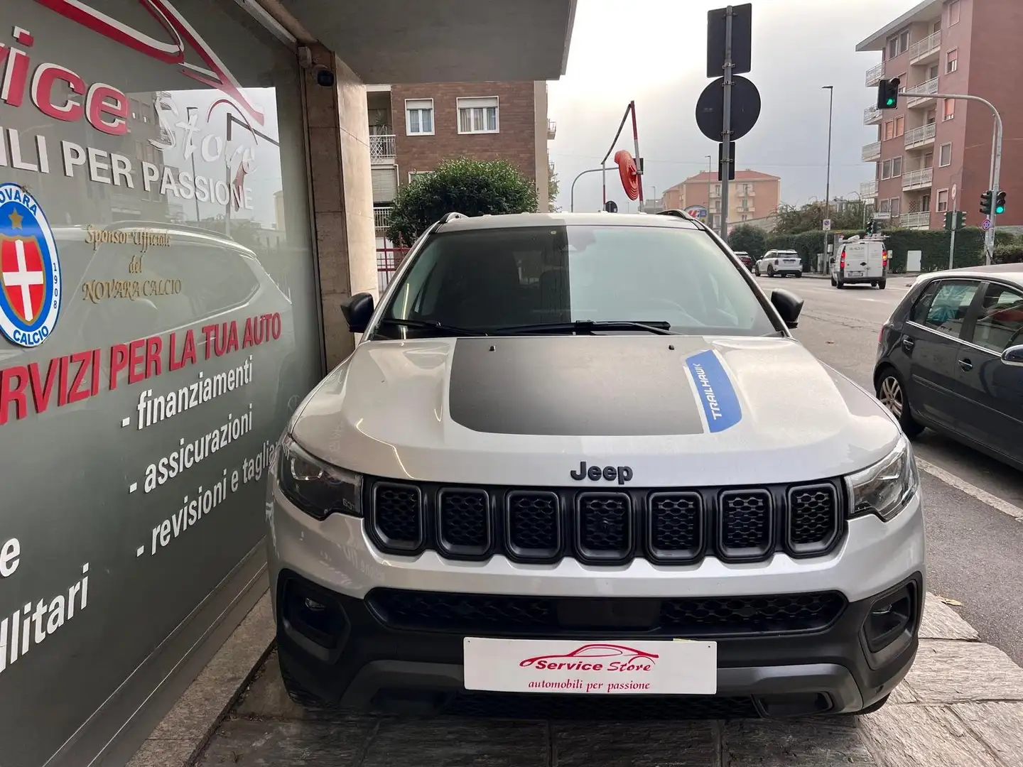 Jeep Compass Compass 1.3 turbo t4 phev Trailhawk 4xe auto Plateado - 1