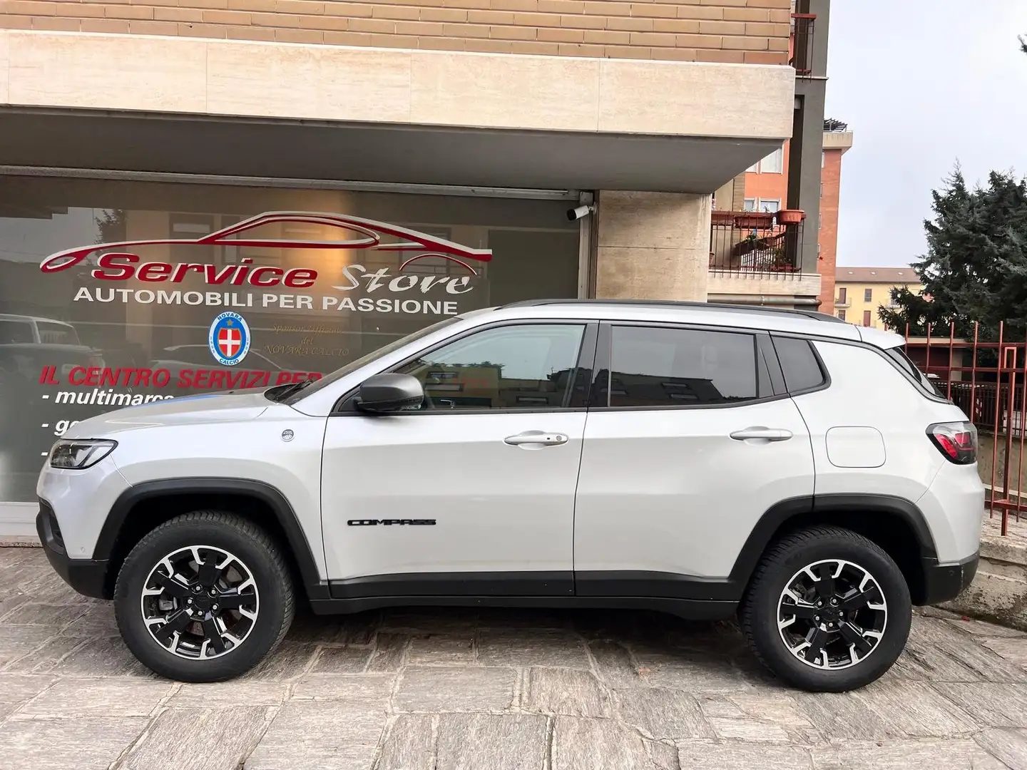 Jeep Compass Compass 1.3 turbo t4 phev Trailhawk 4xe auto Plateado - 2