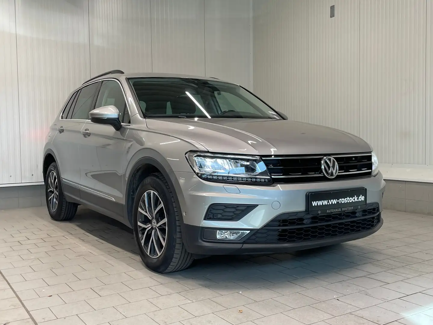 Volkswagen Tiguan Comfortline 2.0 TDI AHK NAVI LED ACC Silber - 2