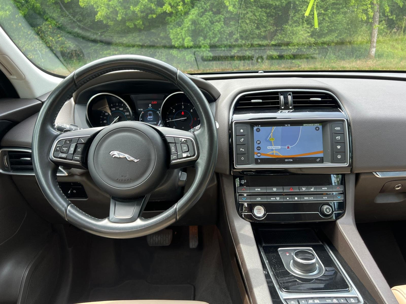 Jaguar F-Pace 20d AWD Aut. Prestige Navi Camera Jante Cuir — photo 11