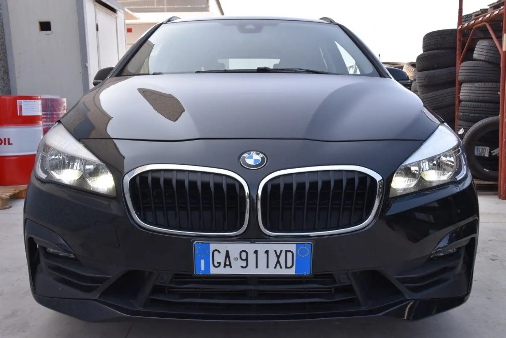 BMW 218 d Active Tourer Business *Navi, Pelle* Gris - 2