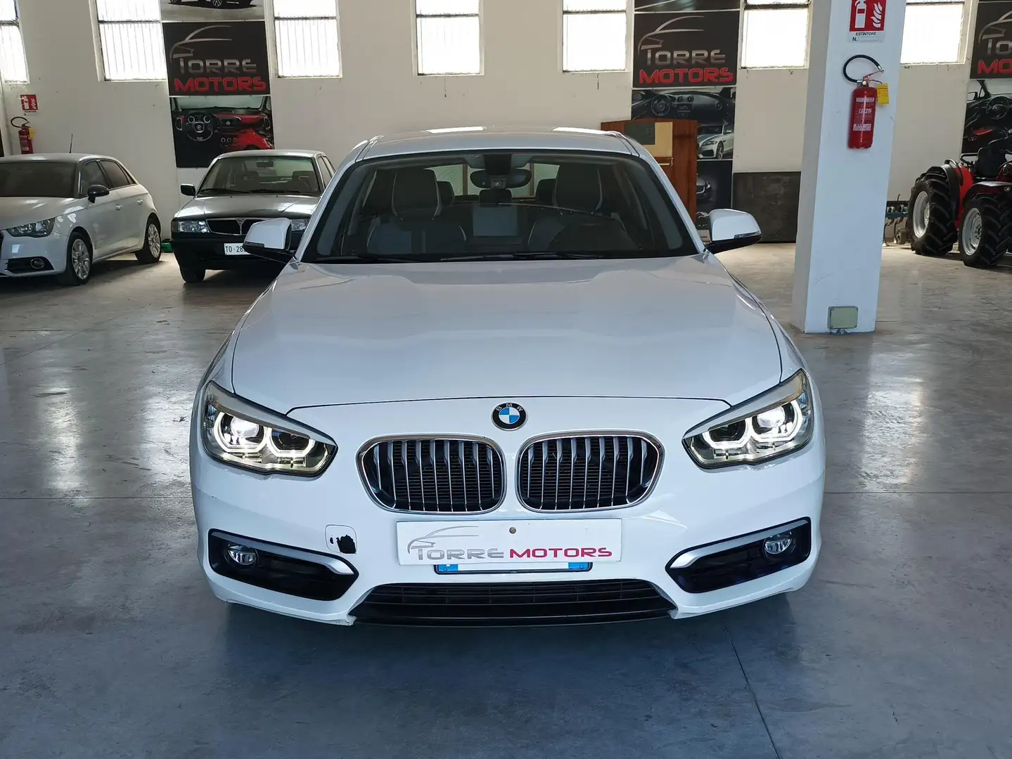 BMW 118 Serie 1 F/20-21 2015 118d Urban 5p Blanc - 2