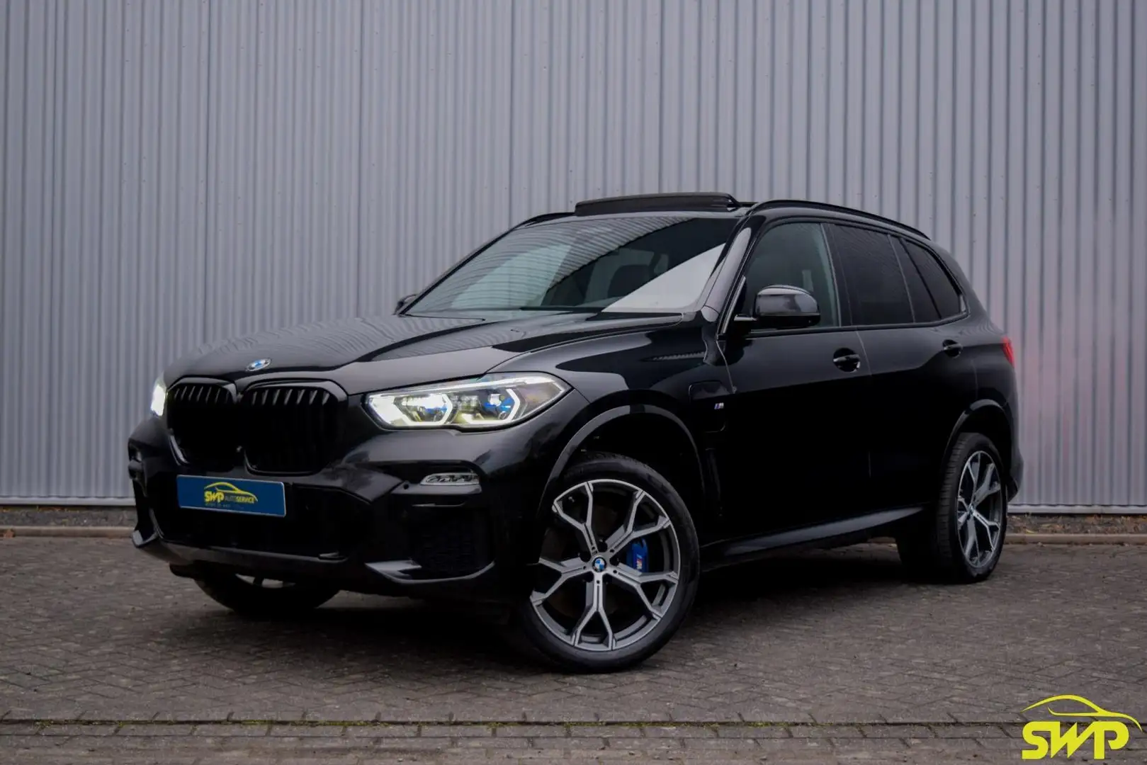 BMW X5 xDrive45e | M-Sport | Pano | ACC | 360' | Keyless Zwart - 1