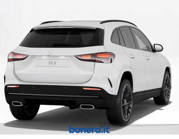 Mercedes-Benz Gla view 3