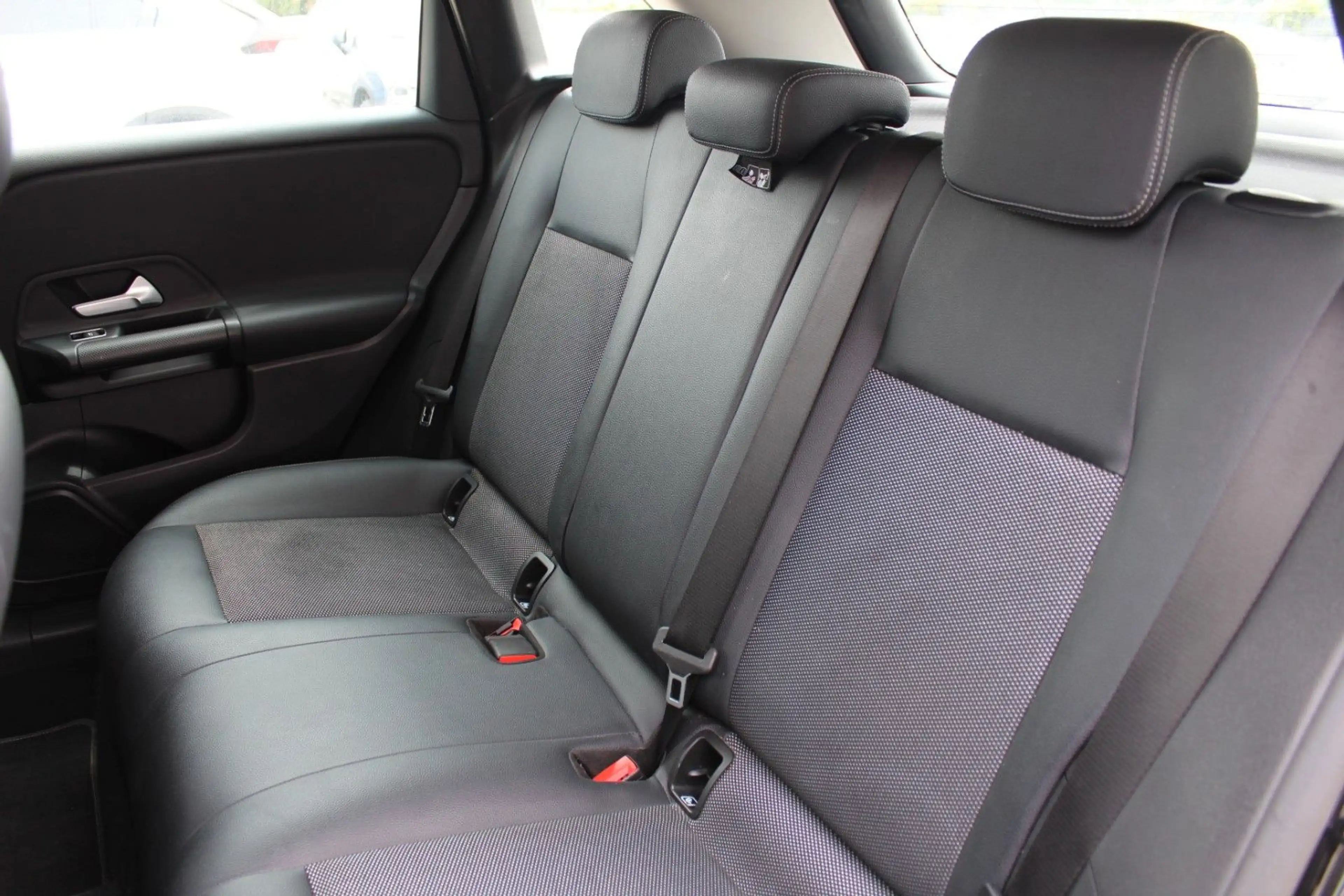 Mercedes-Benz B 250 Mercedes-Benz B 250e Aut. Navi Sitzhzg Klima PDC — photo 12