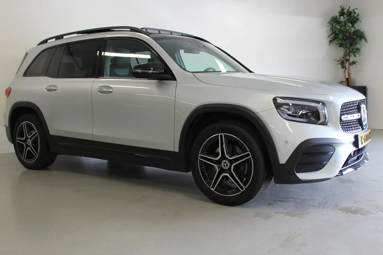Mercedes-Benz GLB 200 Business Solution AMG | 19'LMV | CARPLAY | CAMERA Grijs - 2