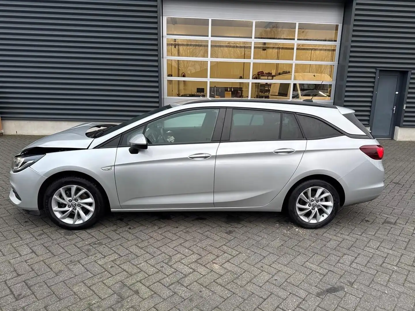 Opel Astra Sports Tourer 1.2 Edition Grau - 2