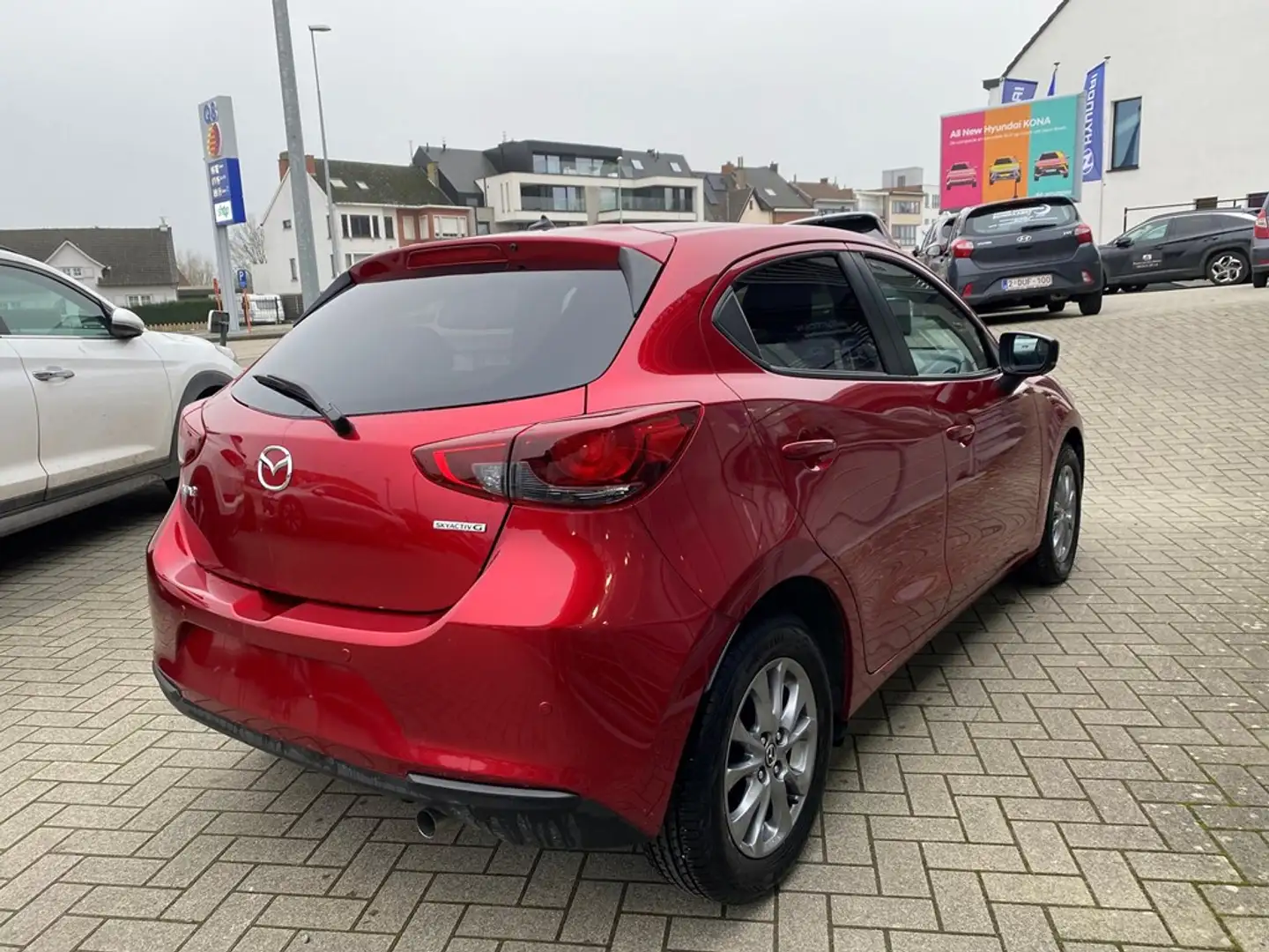 Mazda 2 1.5 benzine 90pk Skydrive Červená - 2