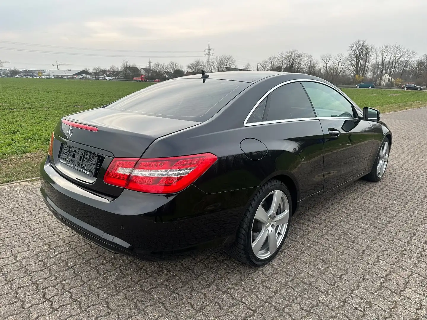 Mercedes-Benz E 250 E 250 CGI Coupe BlueEFFICIENCY AutomatikElegance Schwarz - 2
