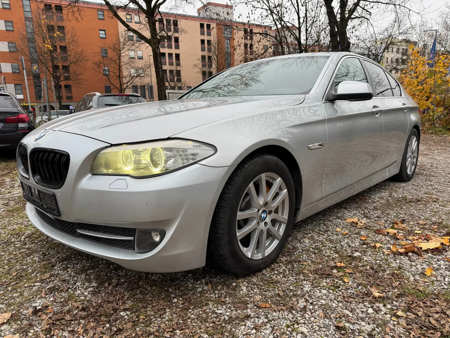 BMW 530 5er Diesel 530d Sport-Aut., TÜV(HU) Neu Gris - 1
