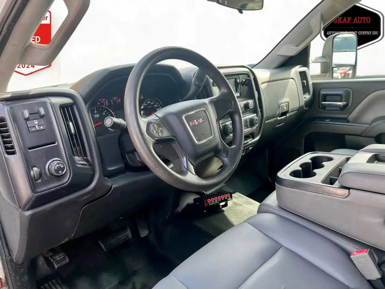 GMC Sierra 3500HD снимка GMC Sierra 3500HD