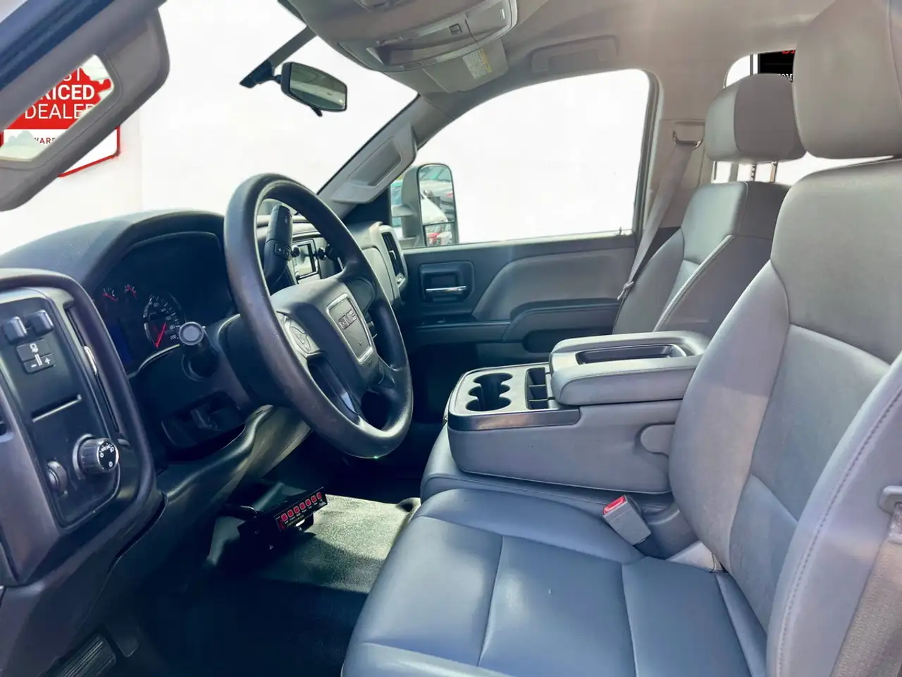 GMC Sierra 3500HD снимка GMC Sierra 3500HD