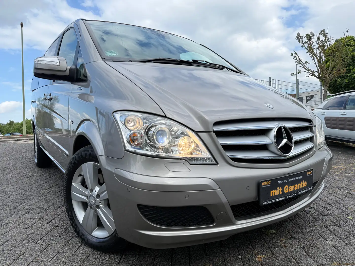 Mercedes-Benz Viano 3.0 CDI Trend Edition lang Leder Xenon 1 Hand Grau - 1