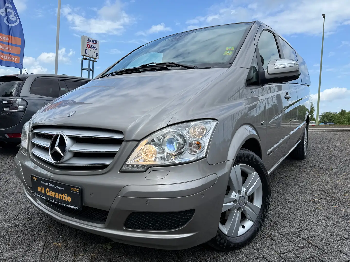 Mercedes-Benz Viano 3.0 CDI Trend Edition lang Leder Xenon 1 Hand Grau - 2
