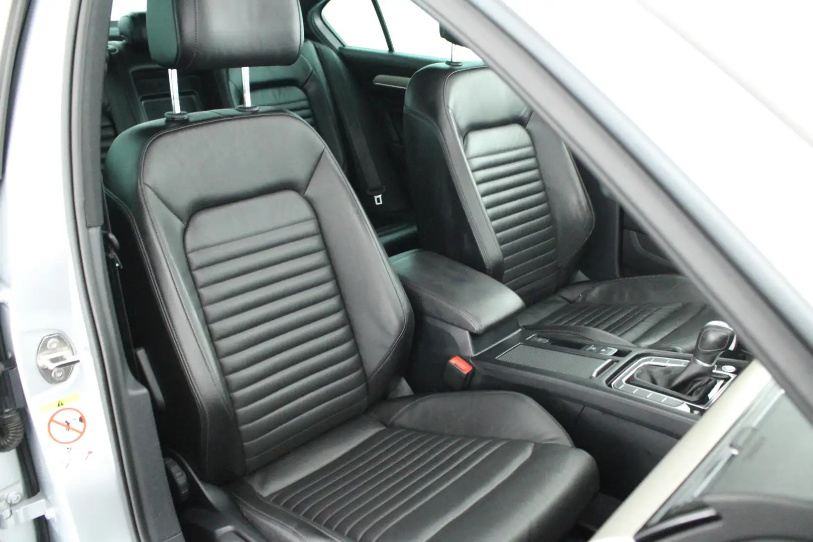 Volkswagen Passat 1.4 TSI 150pk DSG ACT R-Line Highline Trekhaak Cam Gris - 2