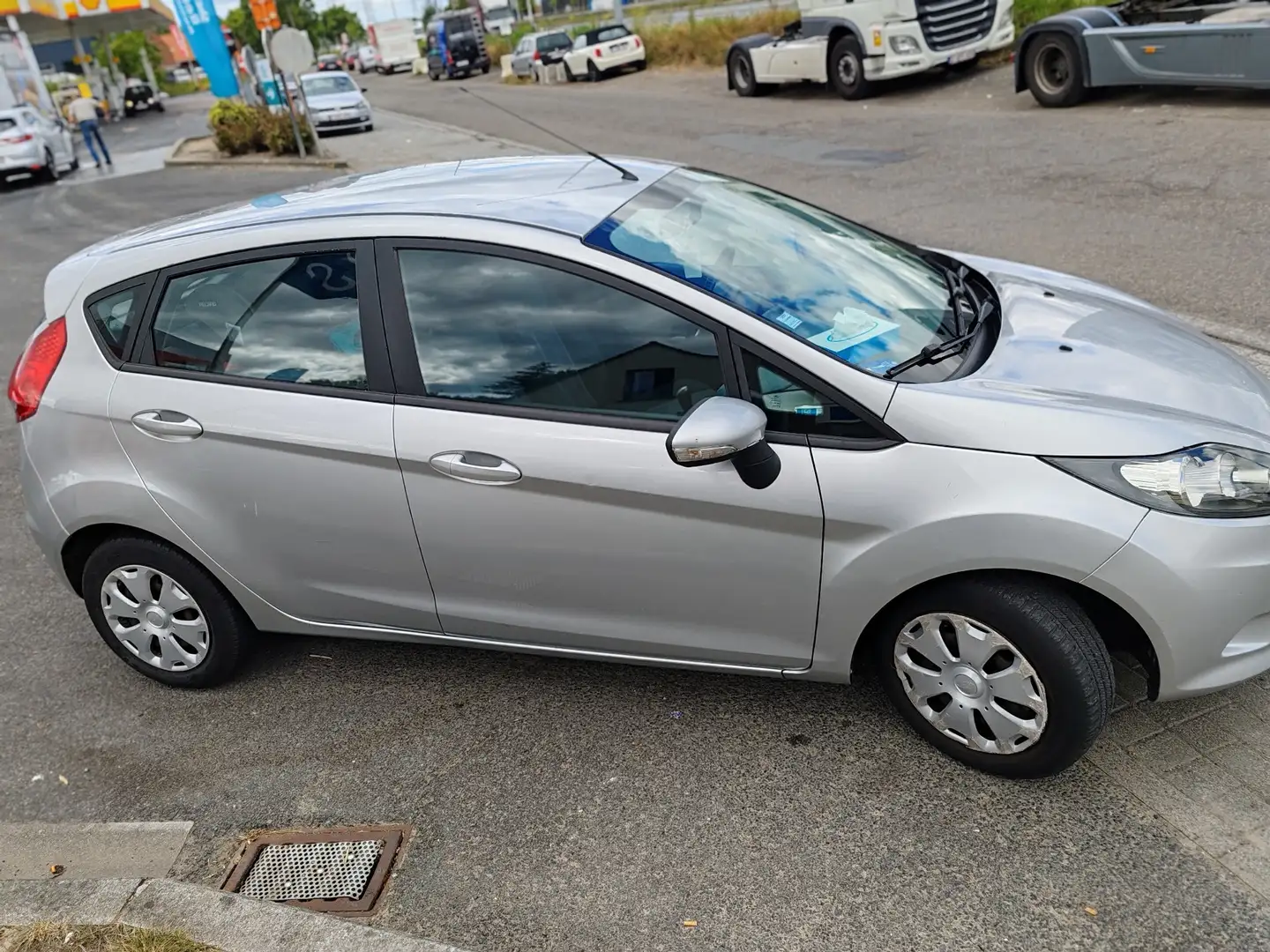 Ford Fiesta 1.6 TDCi 95 FAP Titanium + Gris - 2