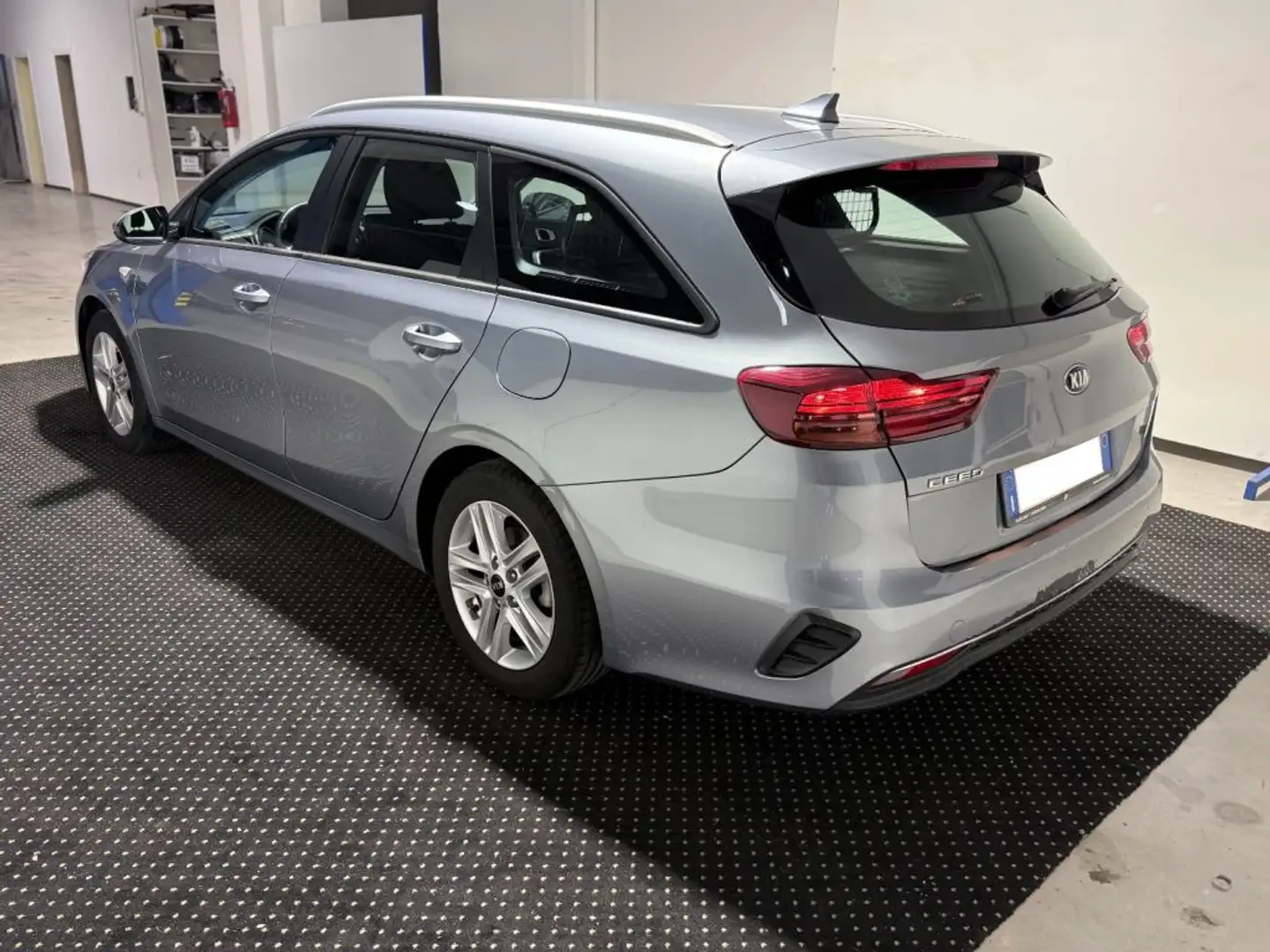 Kia Ceed / cee'd 1.6 CRDi 115 CV SW Pure Autocarro n1 4 posti Grigio - 2