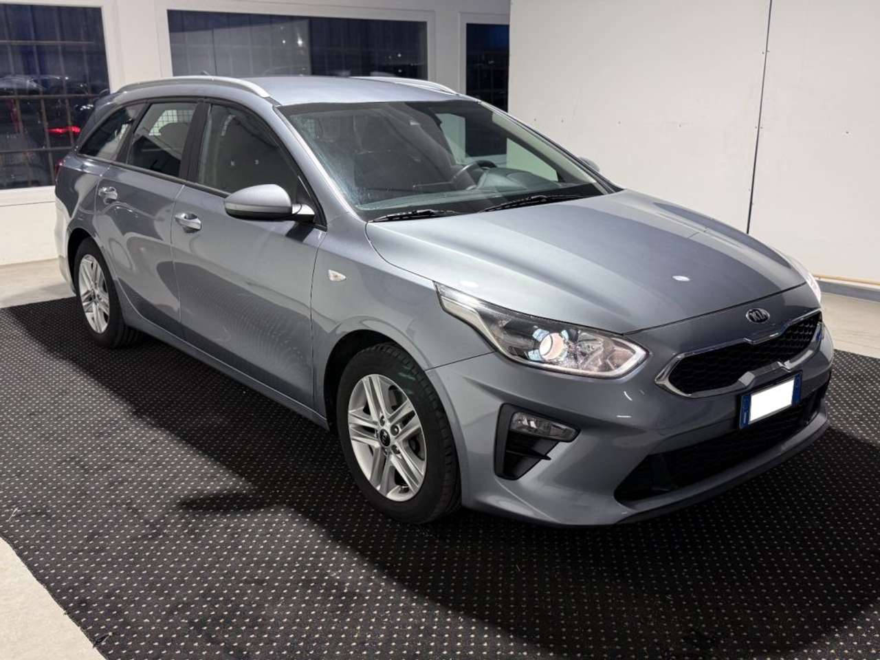Kia Ceed / cee\'d 1.6 CRDi 115 CV SW Pure Autocarro n1 4 posti