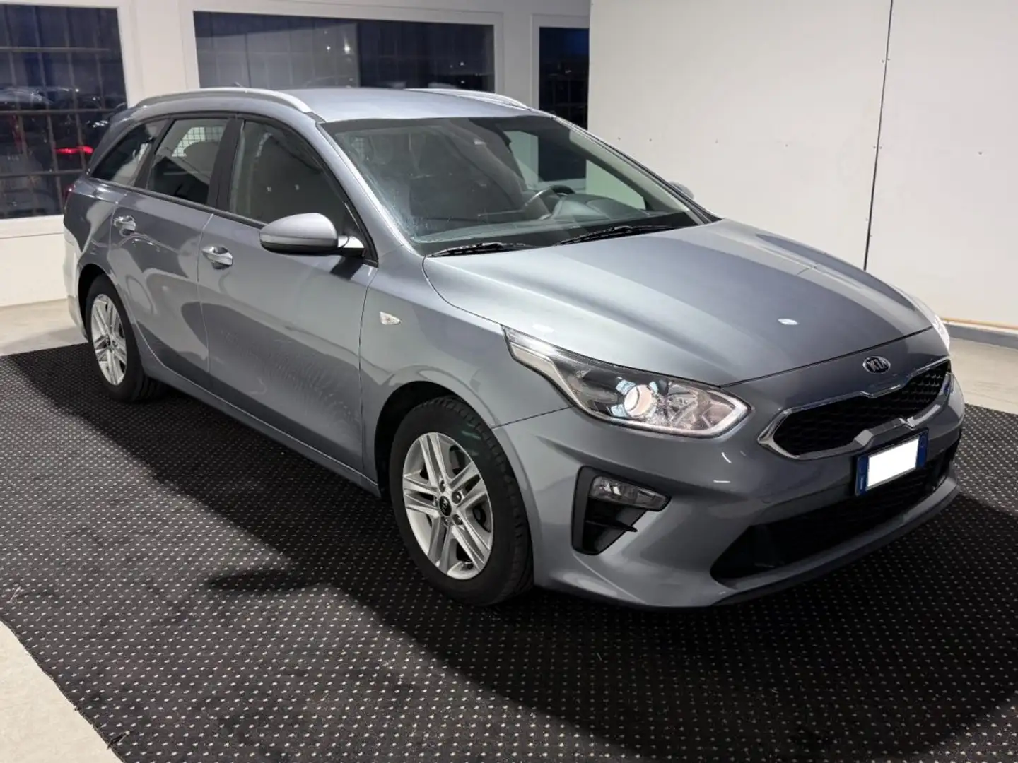 Kia Ceed / cee'd 1.6 CRDi 115 CV SW Pure Autocarro n1 4 posti Grigio - 1