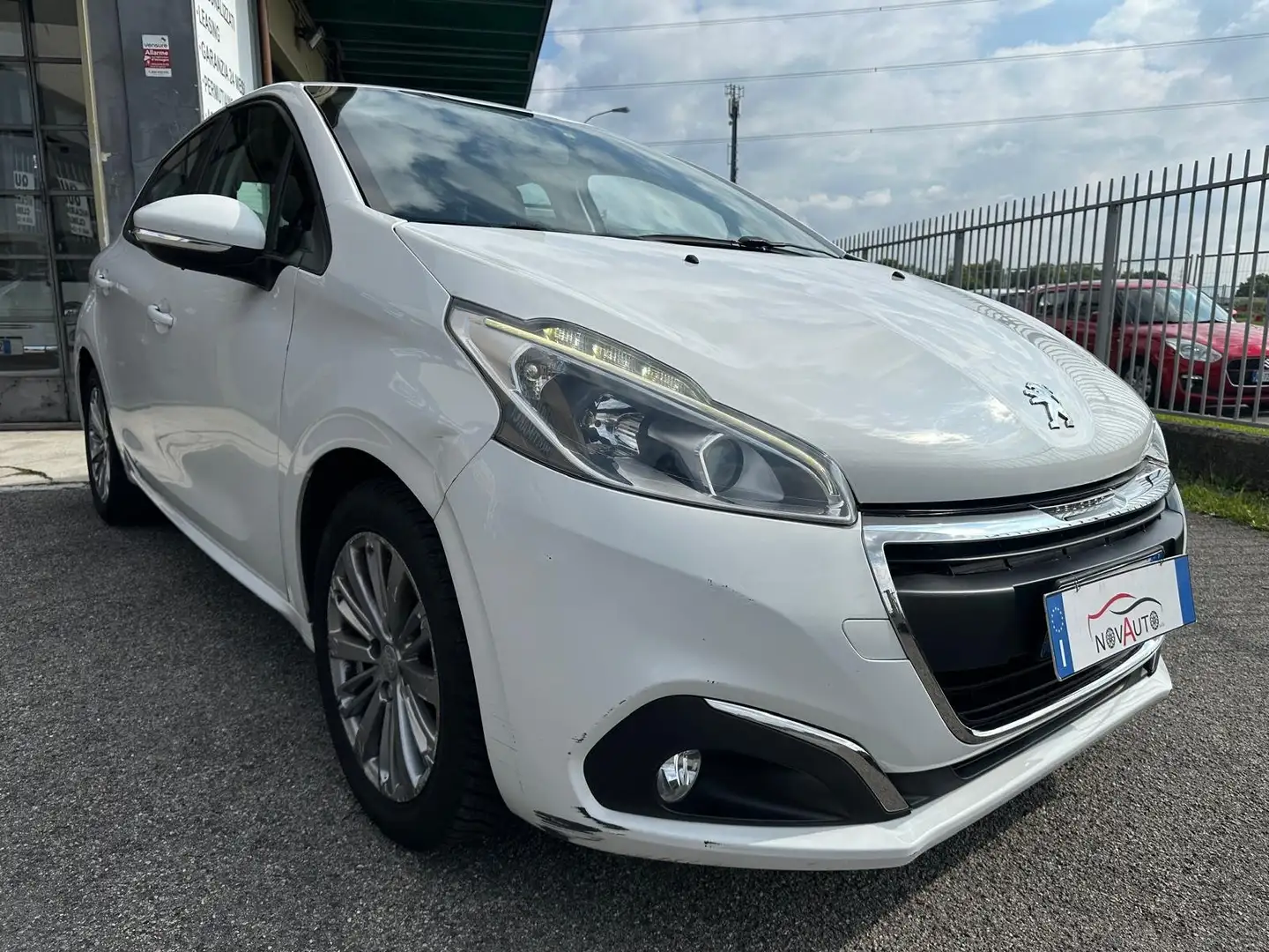 Peugeot 208 PureTech 82 5p Allure Wit - 2