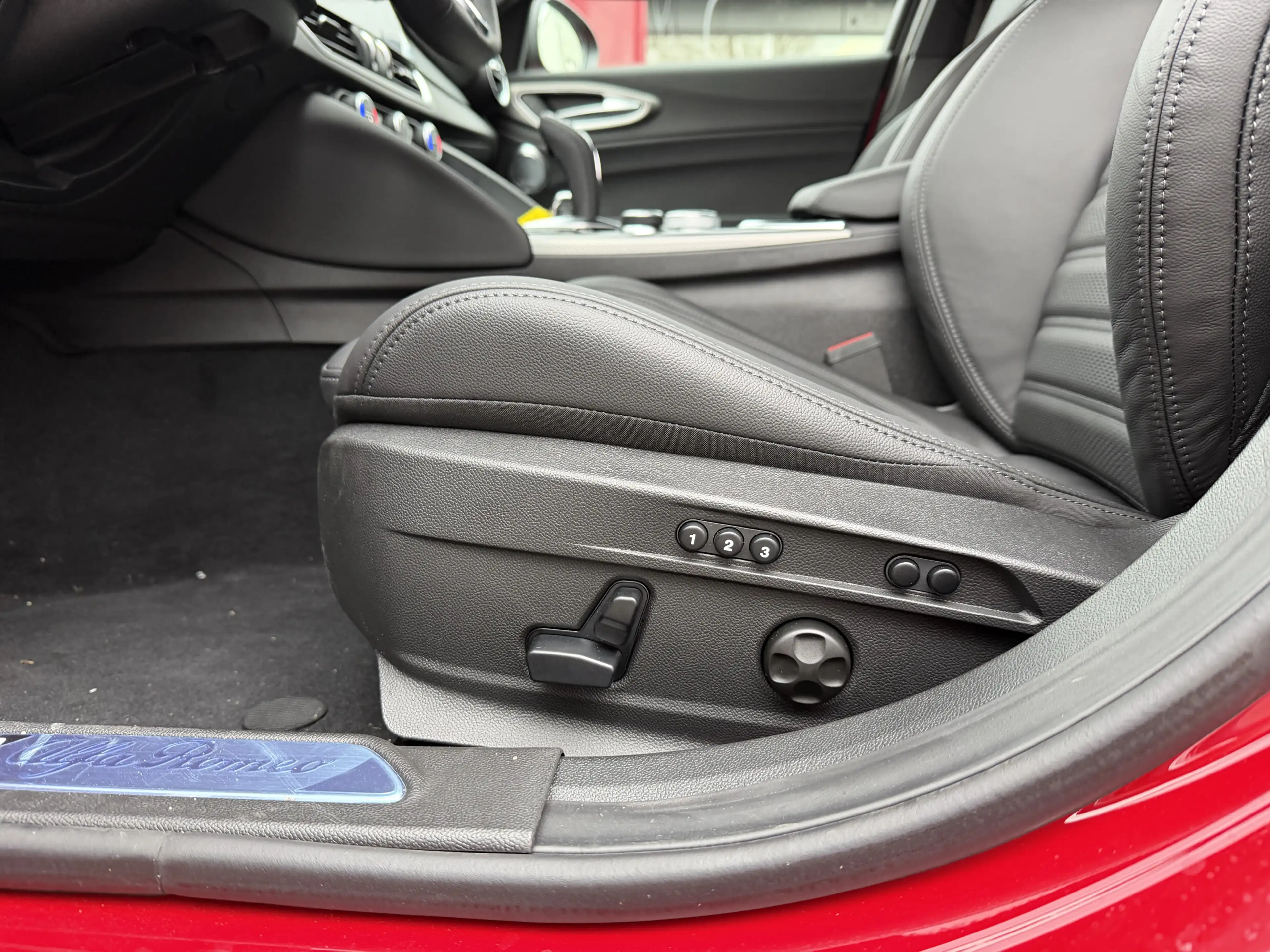 Alfa Romeo Giulia Veloce Q4|Technologie-Paket|Premium-Paket — photo 17