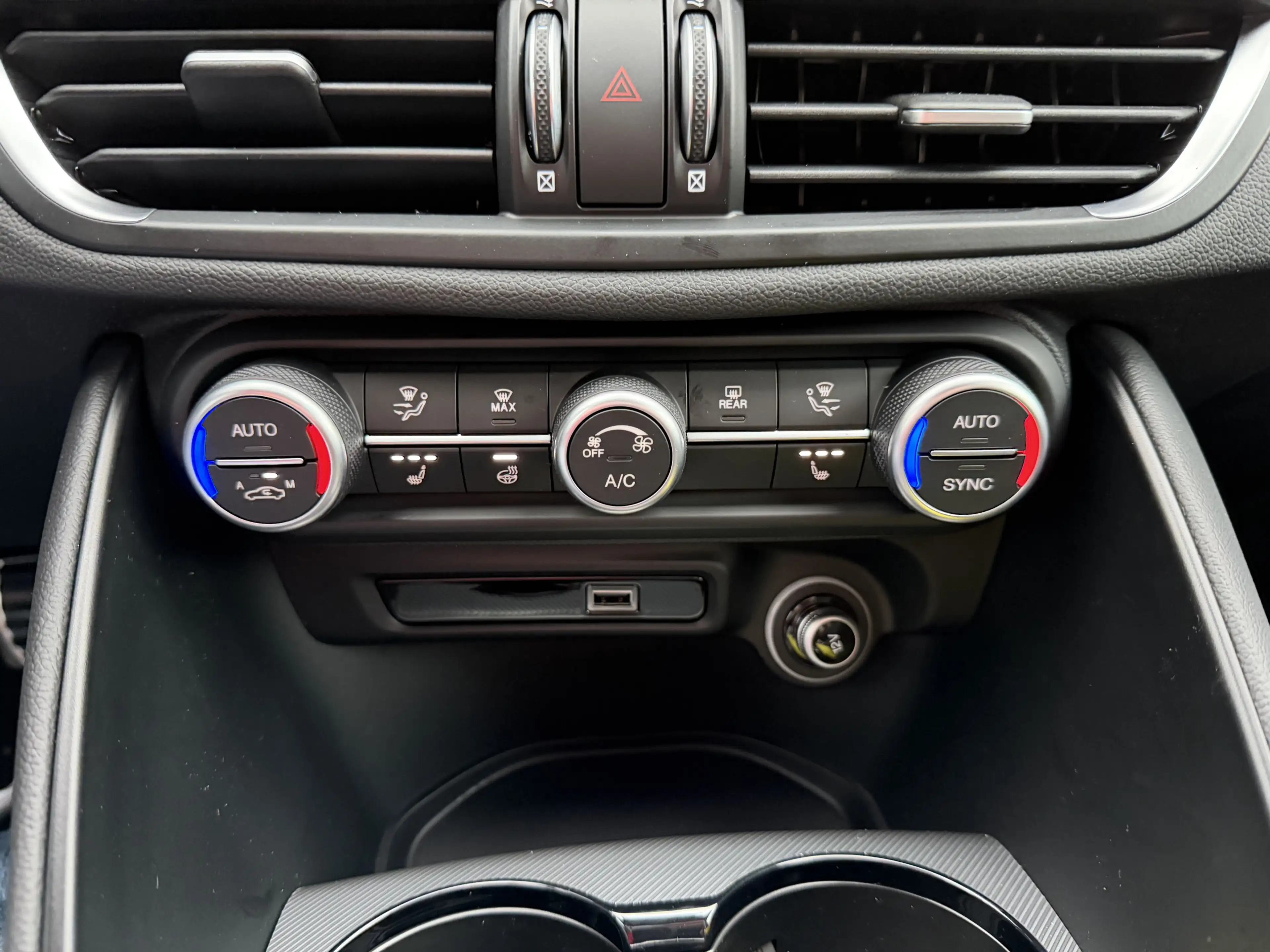 Alfa Romeo Giulia Veloce Q4|Technologie-Paket|Premium-Paket — photo 13