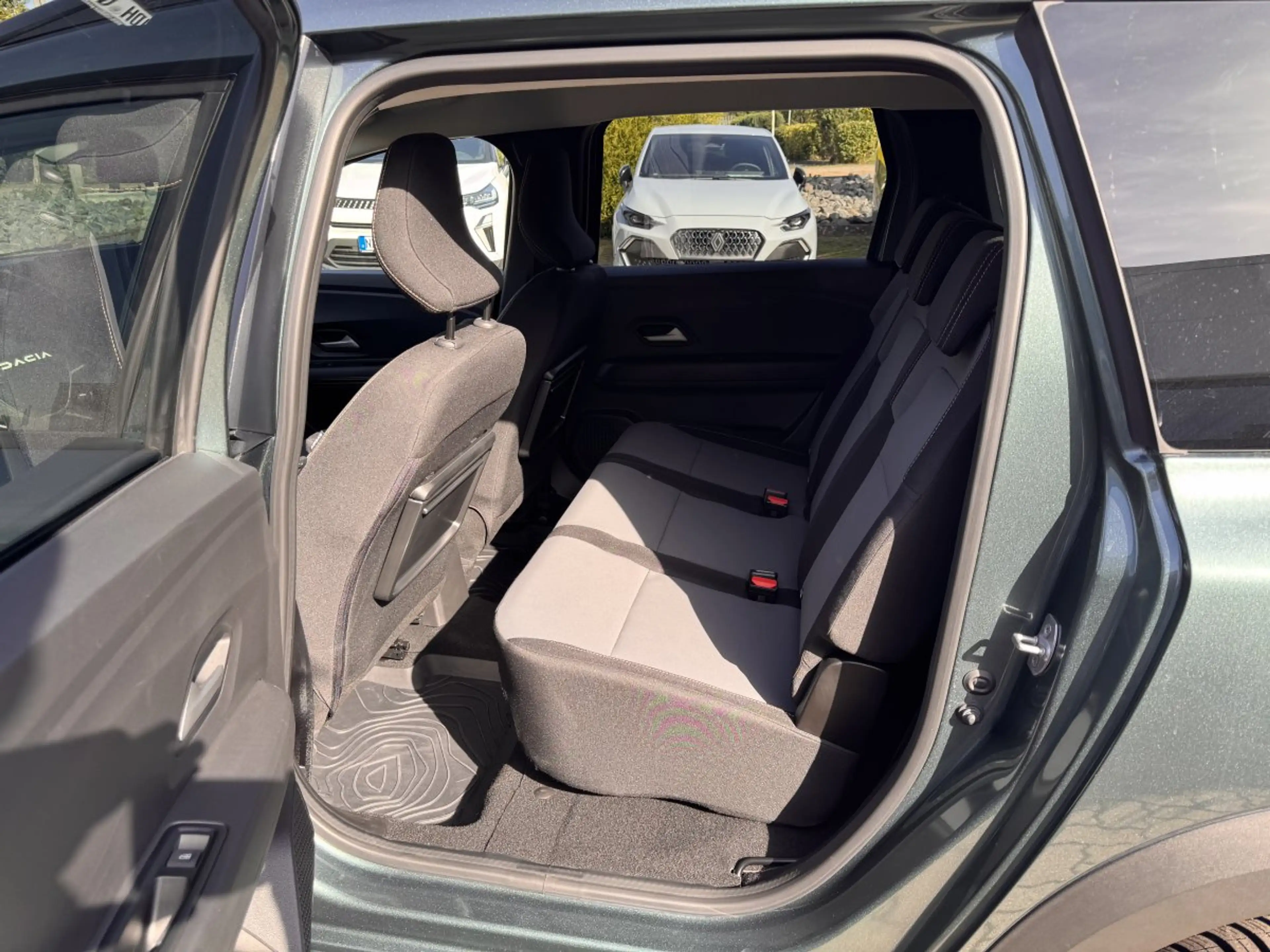 Dacia Jogger 1.0 TCe 110 EU6e Extreme — photo 11