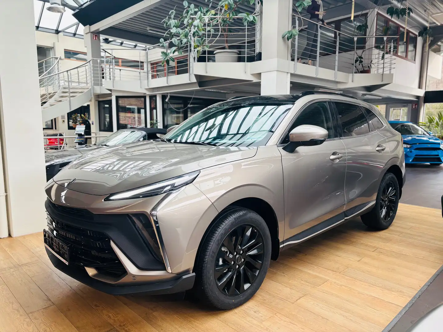 DFSK Forthing 5 DFM Forthing 5 1.5T DCT | 177 PS | Panodach | Neu Gold - 1