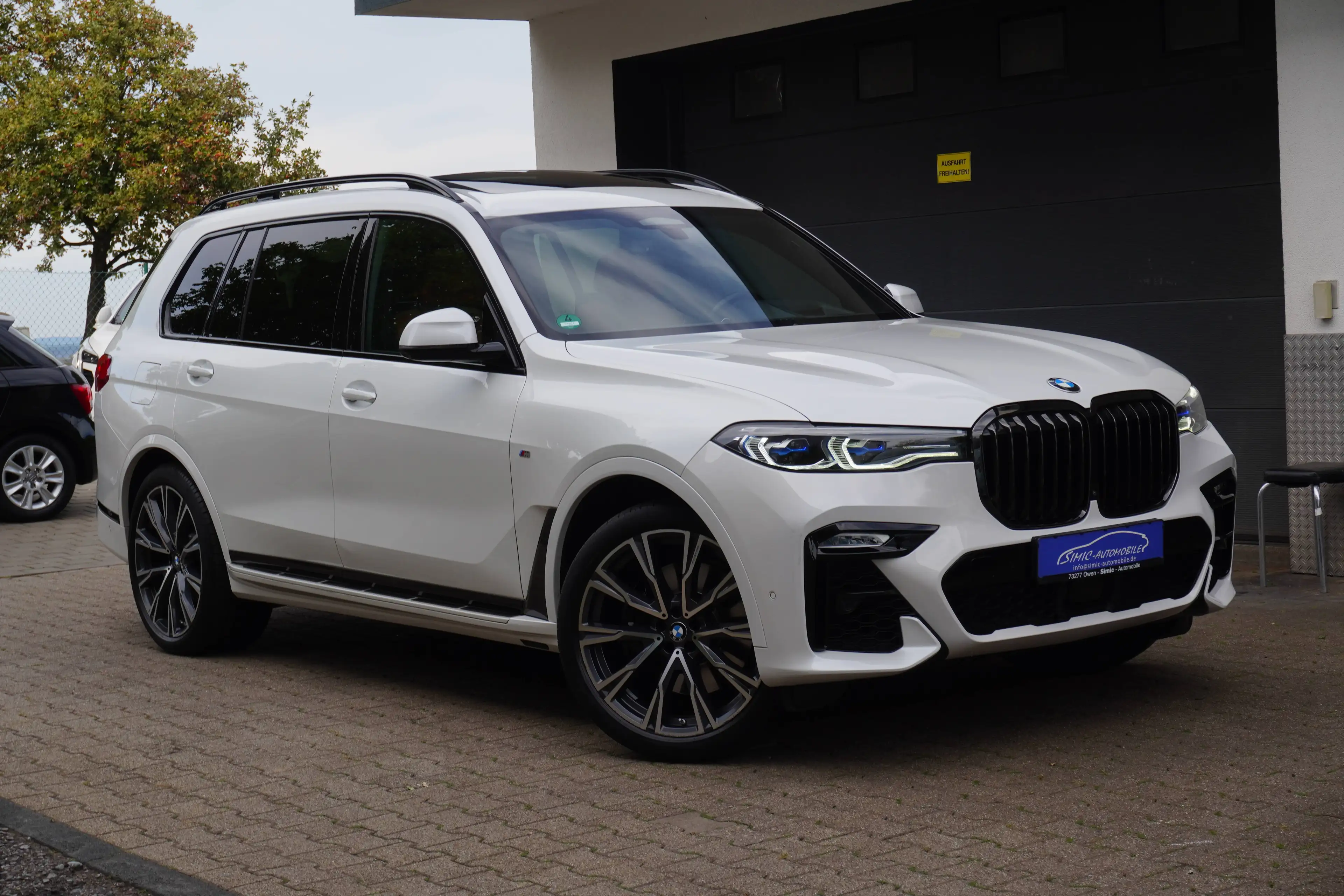 BMW X7 xDrive 40 d M Sport LEDER+NAVI+KAMERA+PANORAMA+AHK+6Sitze