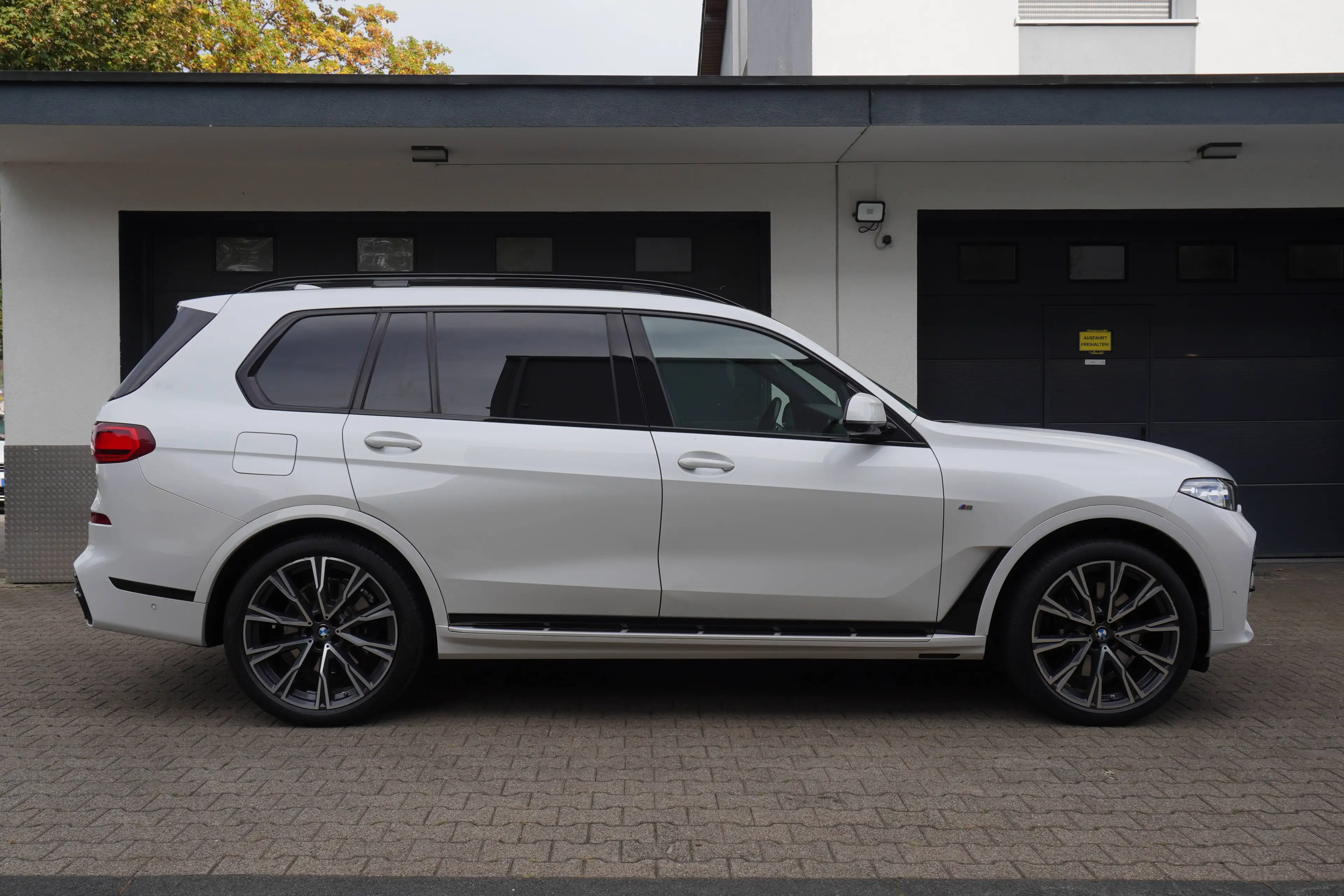 BMW X7 xDrive 40 d M Sport LEDER+NAVI+KAMERA+PANORAMA+AHK+6Sitze — photo 2