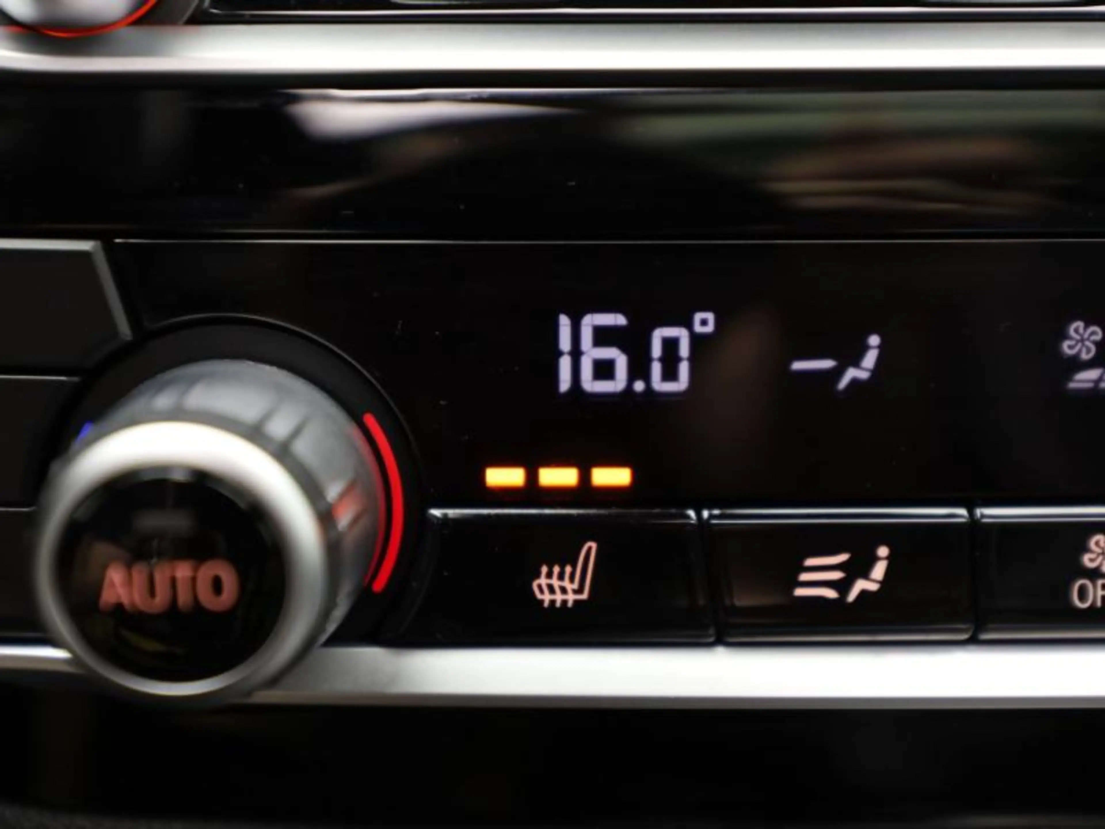 BMW X4 M SPORT - PANO-DAK - LEDER — photo 13